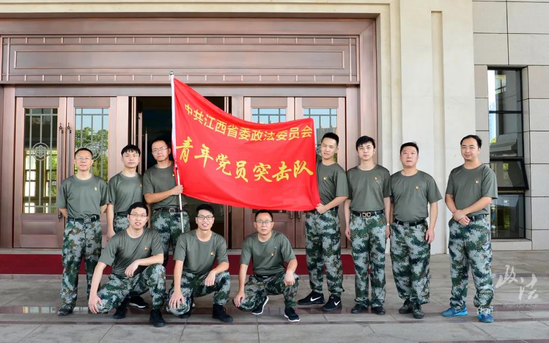 汛情如令扣心弦，冲锋一线担使命.